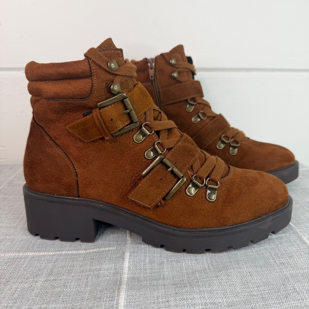 White Mountain Womens 10 Faux Suede Lugged Sole Ankle Bootsa
